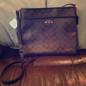 💥SOLD💥NWT Coach Signature Crossbody Bag